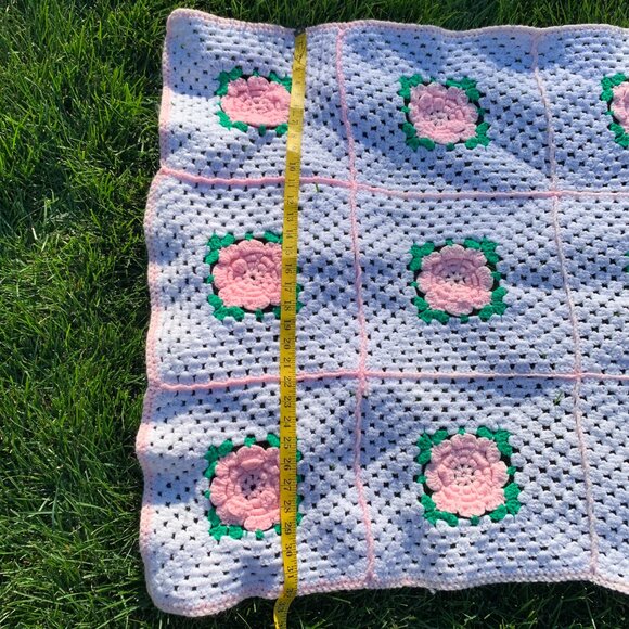 Vintage Afghan Crochet Hand Knit Baby Blanket 3D Pink Roses Granny Squares Throw - Picture 8 of 10